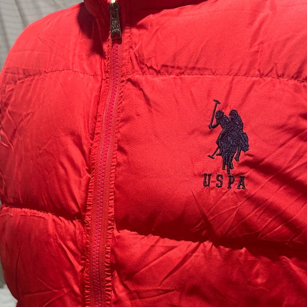 U.S Polo Assn. Men's Red Puffer Vest - Picture 2 of 4